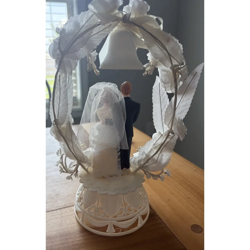 VTG  Wedding Cake Topper Lace Dress & Flowers Plastic Base, 9